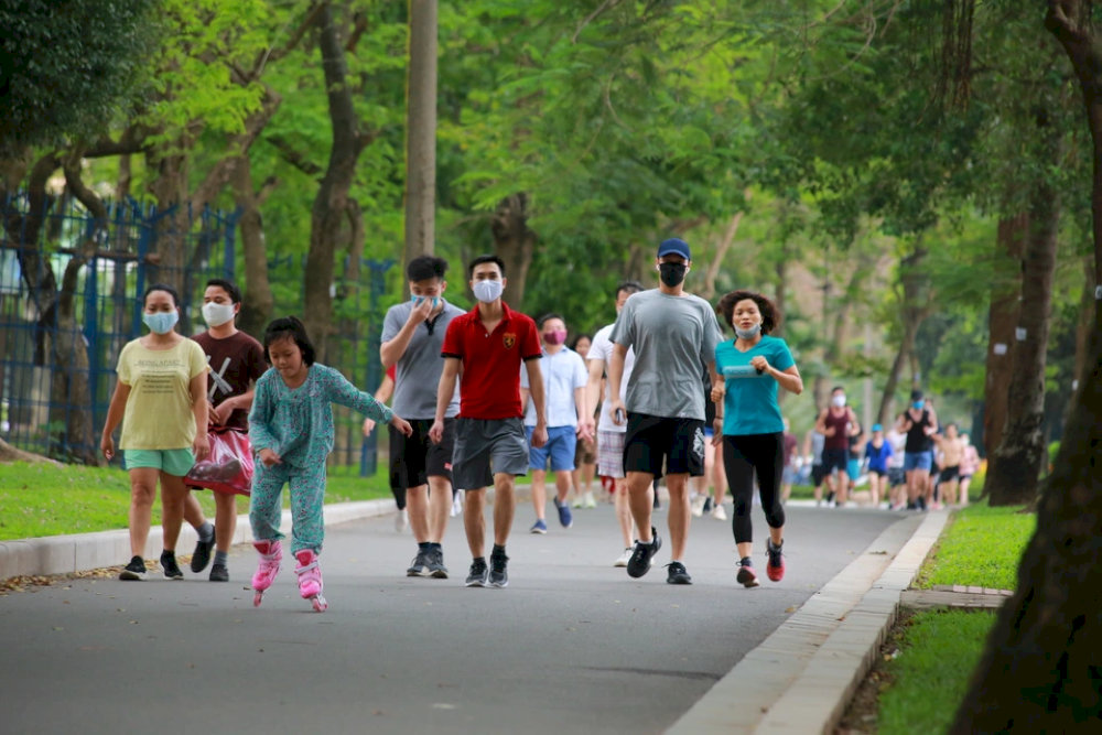 The regular morning exercises at Thong Nhat Park